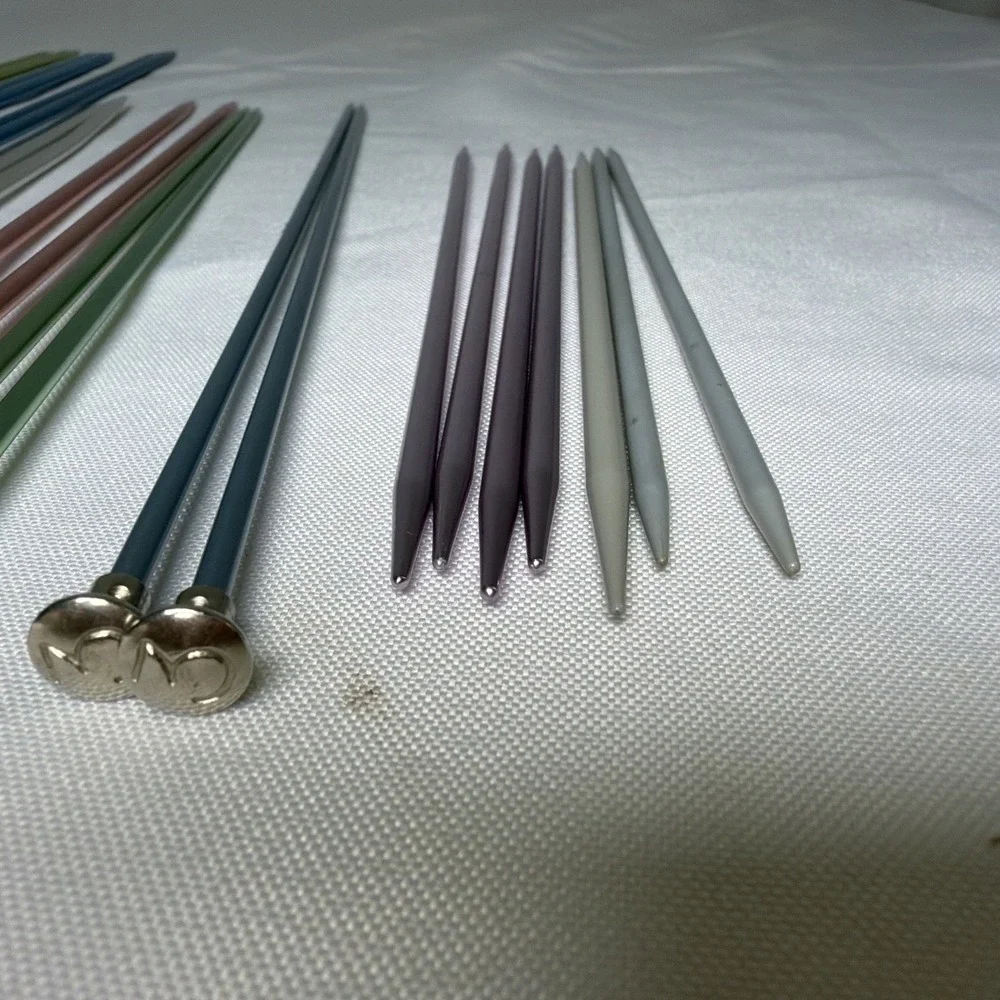 Vintage Boye Aluminum Multi Color Knitting Needles Variety Of Sizes Lot Of 29